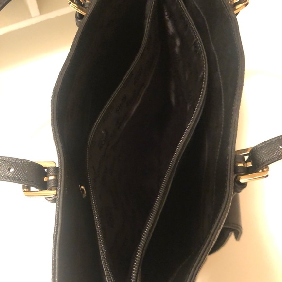 Michael Kors elegant bag with good conditions - Picture 13 of 16